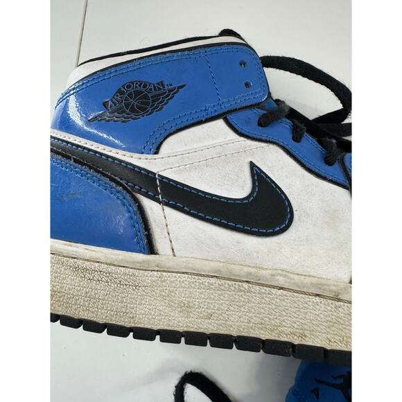 Authentic Nike Air Jordan 1 Retro High OG Obsidian Blue Athletic Shoe Youth 5 - Picture 8 of 9